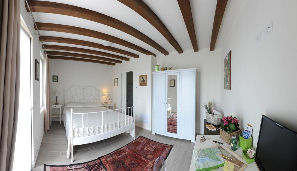 Monte Maino Bed & Breakfast Desenzano del Garda Pokój zdjęcie